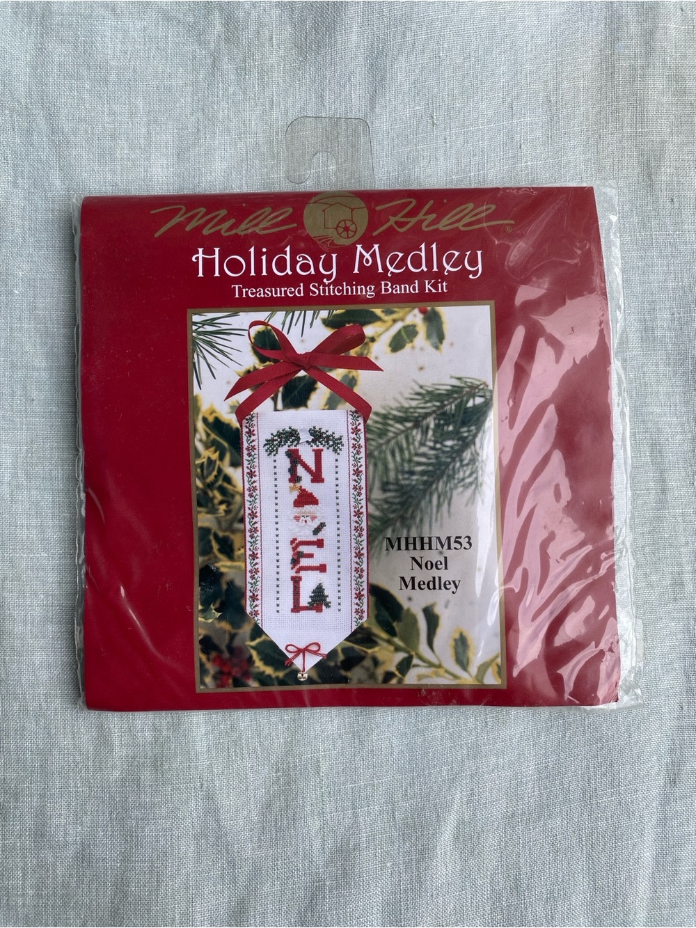 NWT Mill Hill Holiday Medley Noel Medley stitching band cross stitch kit